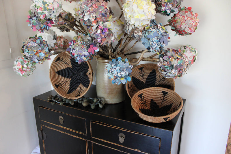 Amara Raffia Straw Basket- Set of 3 : Black with Nat Flower