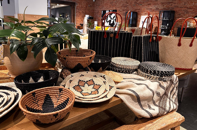 Amara Raffia Straw Basket- Set of 3 : Black with Nat Flower